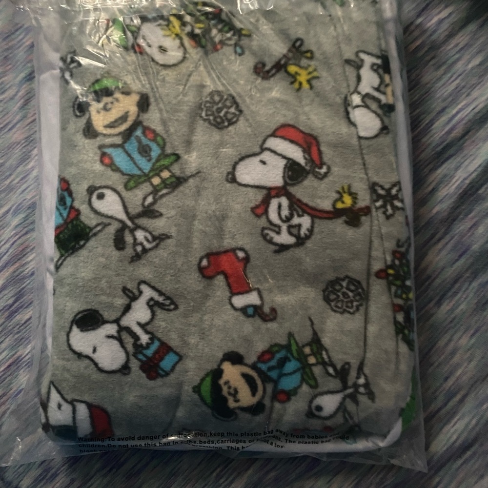 Peanuts Pajama Set. Large and medium sizes